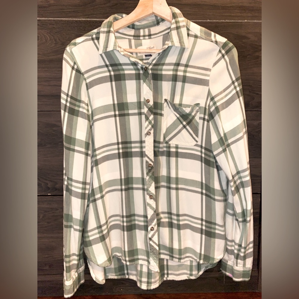 Universal Thread. Green Plaid Button Front Lightweight Flannel Shirt. Size: M